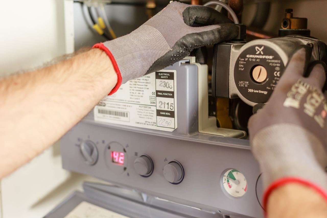 Réparation d'une chaudière gaz lors d'un dépannage à Charleroi